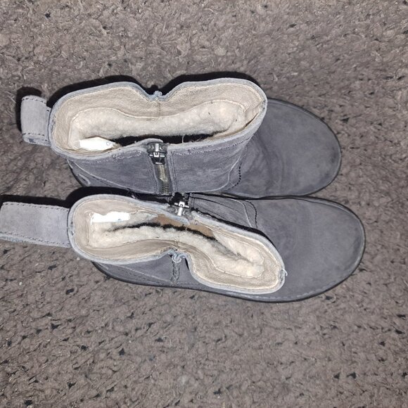 UGG-Neevah-Gray Suede/Shearling Lined-Side Zip Booties-Sz 7-Excellent - Picture 7 of 8